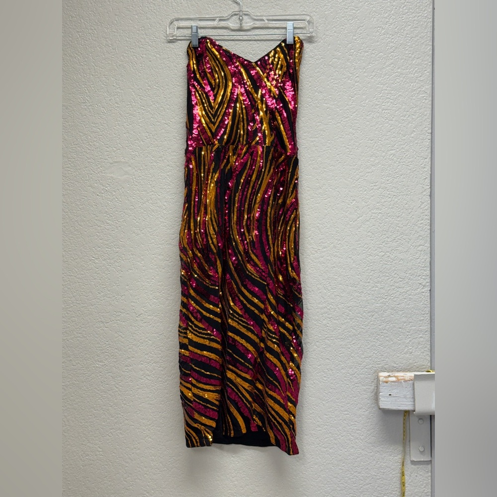 Bella Barnett Sequin Strapless Dress in Fuchsia, Gold and Black size M - Picture 1 of 15